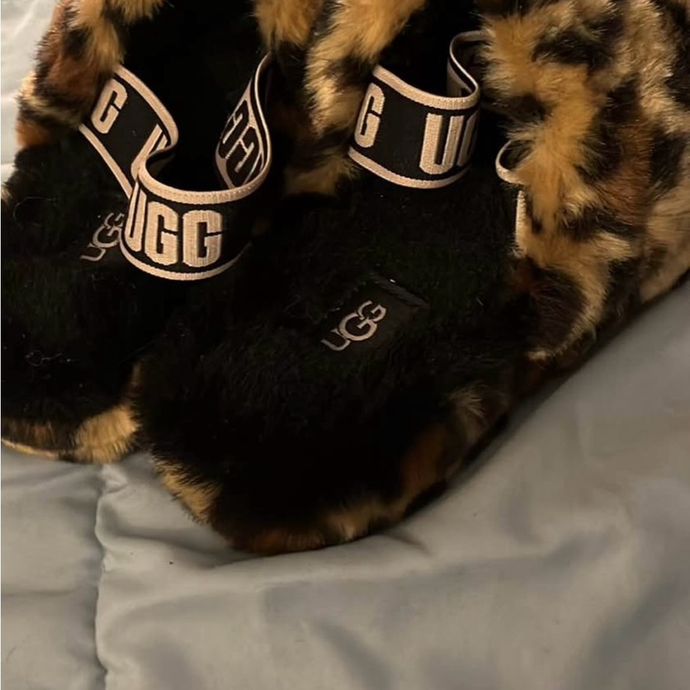 UGG Black and Tan Fuzzy Slippers